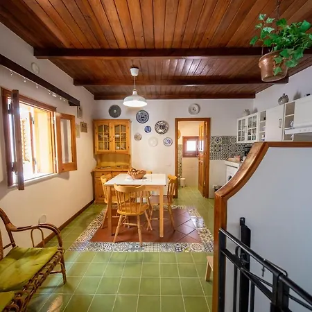 Familyholidays La Finestra Di Fronte تْشيفالو