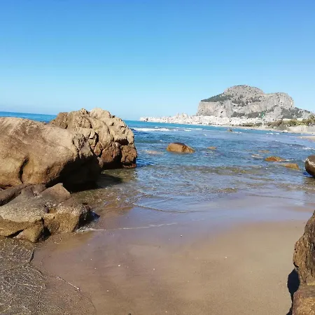 Familyholidays La Finestra Di Fronte Apartment Cefalu